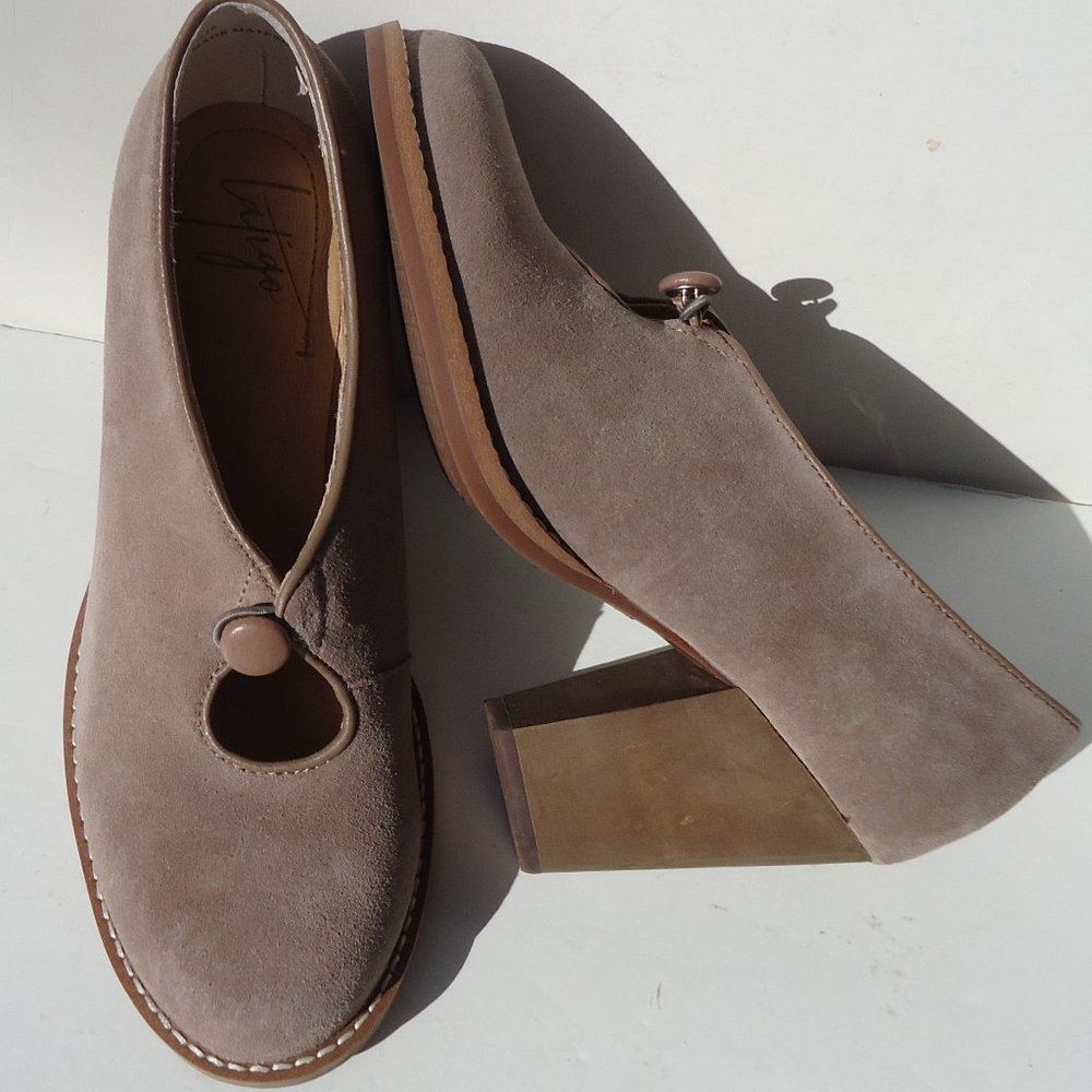 SIZE 6. Latigo "FLAME" Heeled Suede Ankle booties.